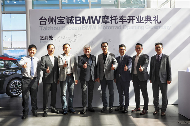 1541065171107217.jpg 領導合影.jpg